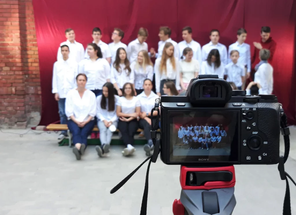 média és egyéb eszközök